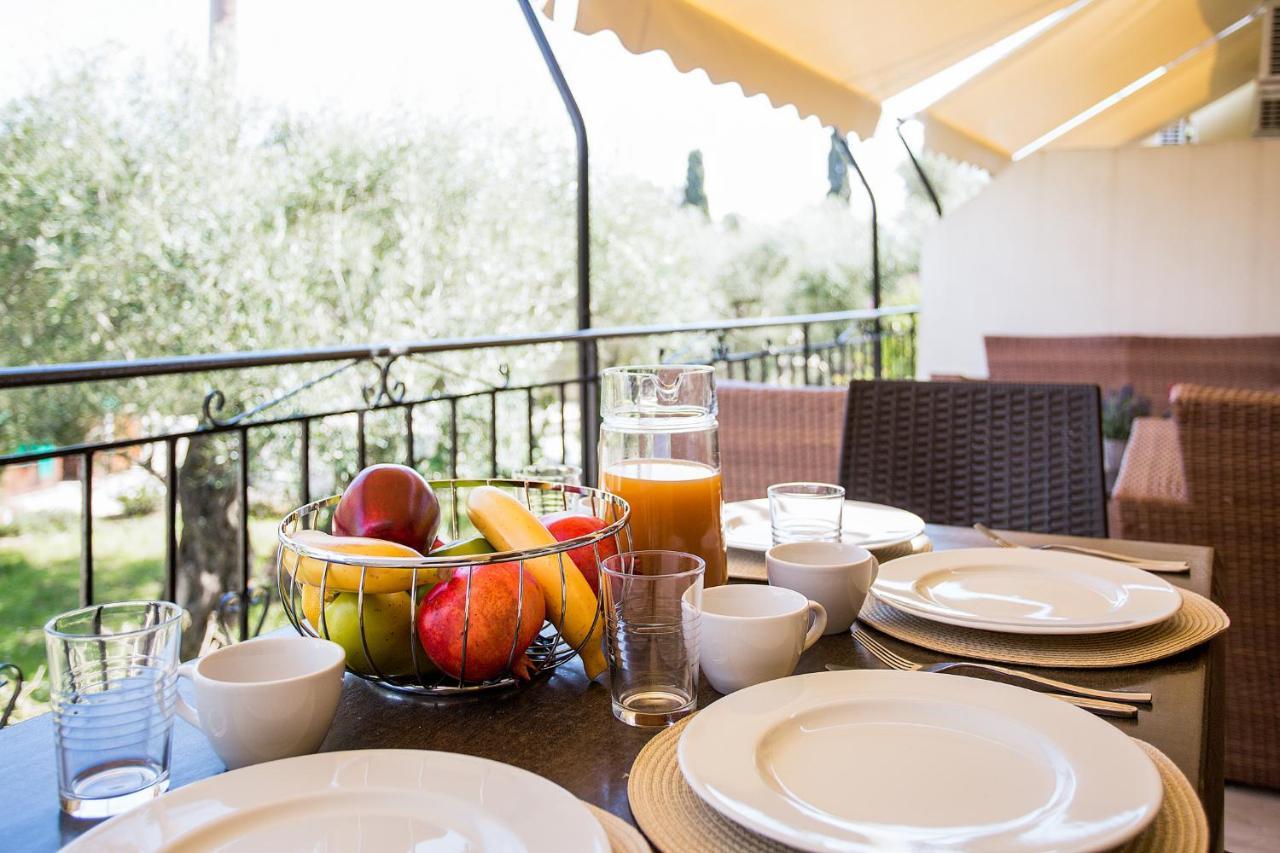Olive Grove Poolside Apartments Benitses  Eksteriør bilde