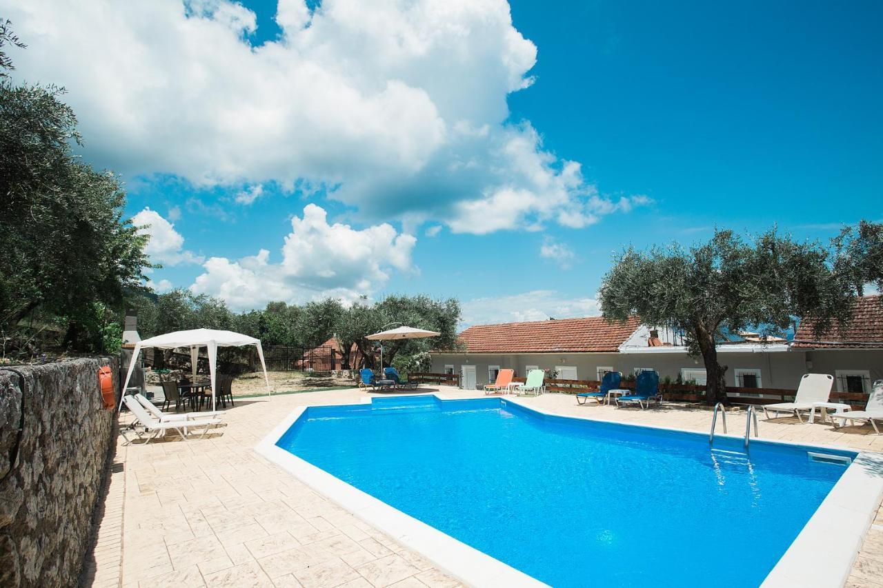 Olive Grove Poolside Apartments Benitses  Eksteriør bilde