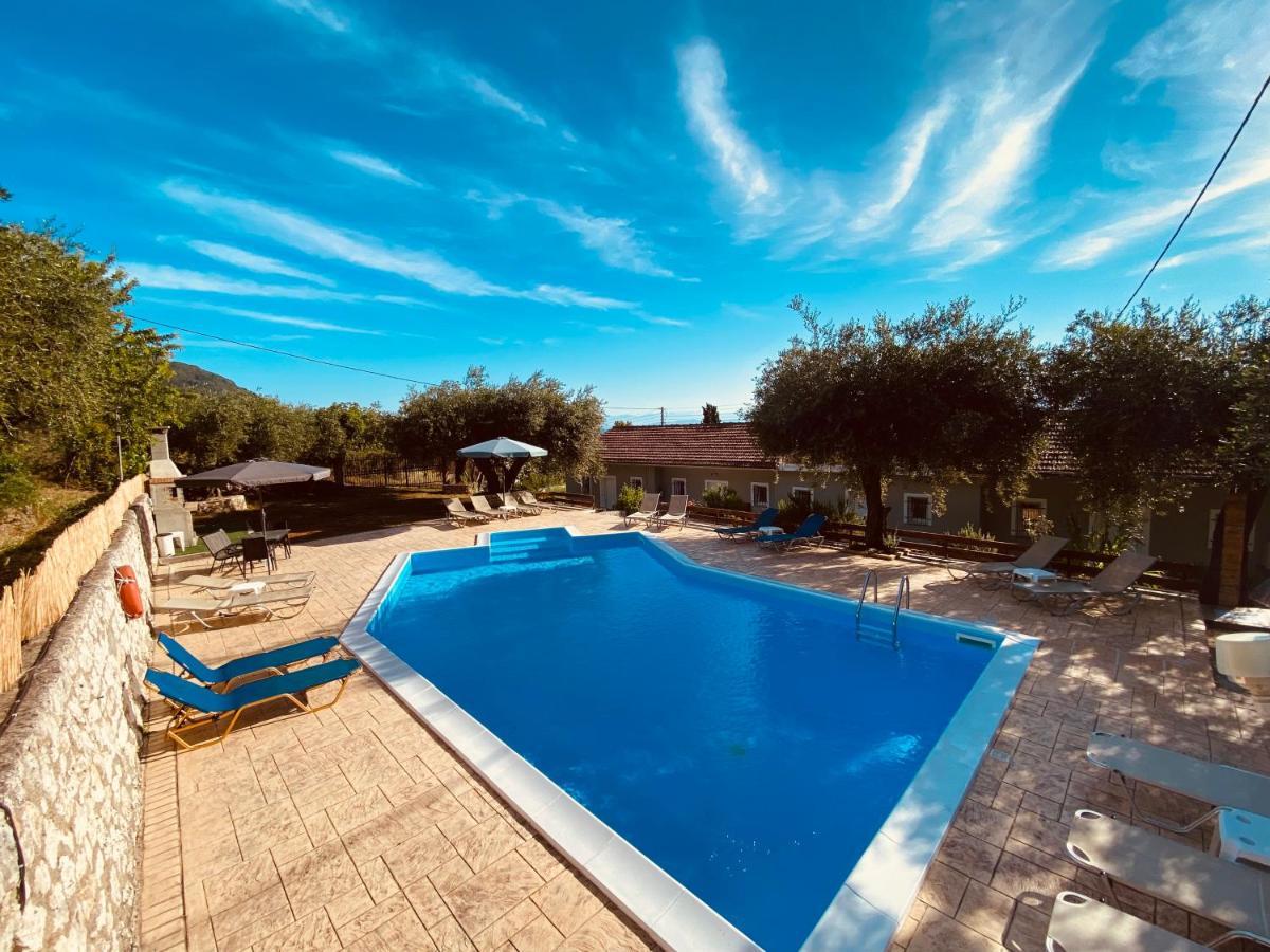 Olive Grove Poolside Apartments Benitses  Eksteriør bilde