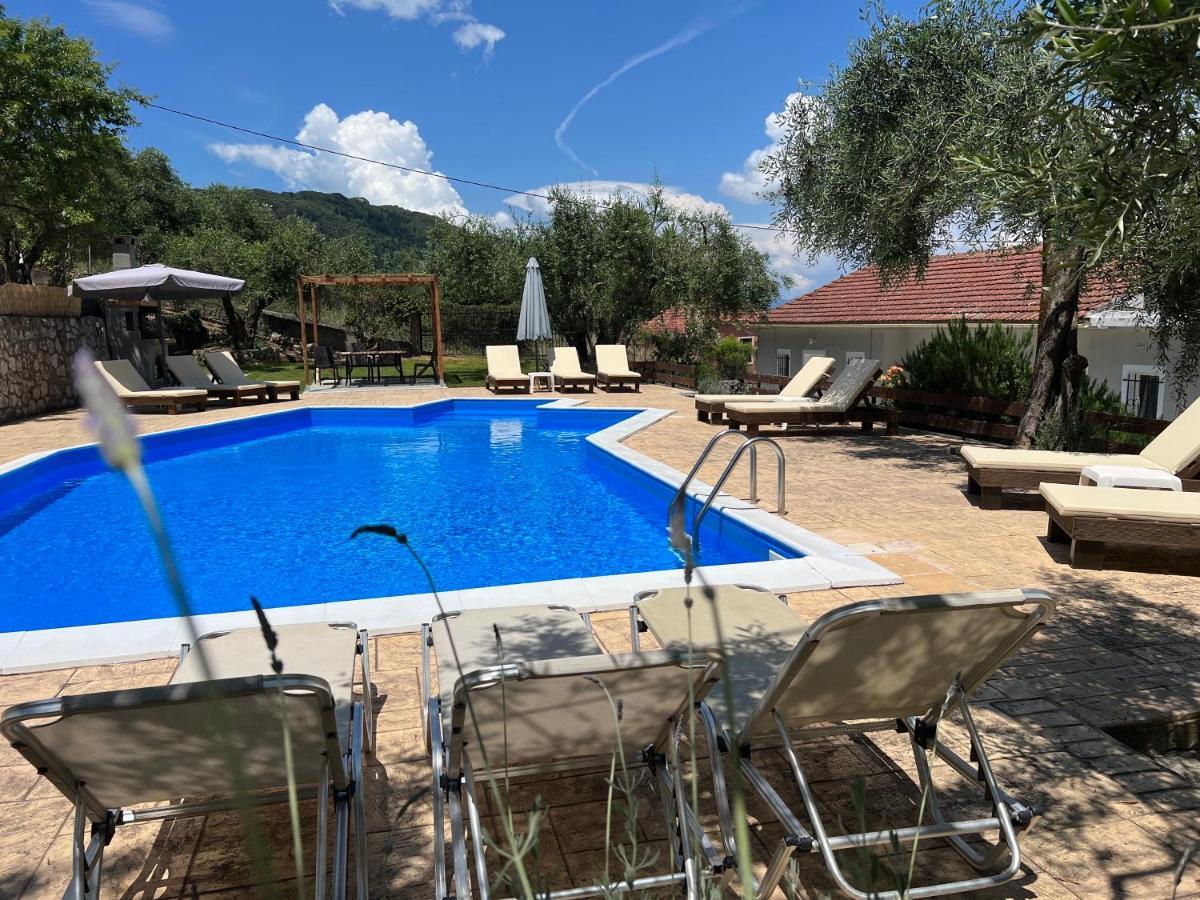 Olive Grove Poolside Apartments Benitses  Eksteriør bilde