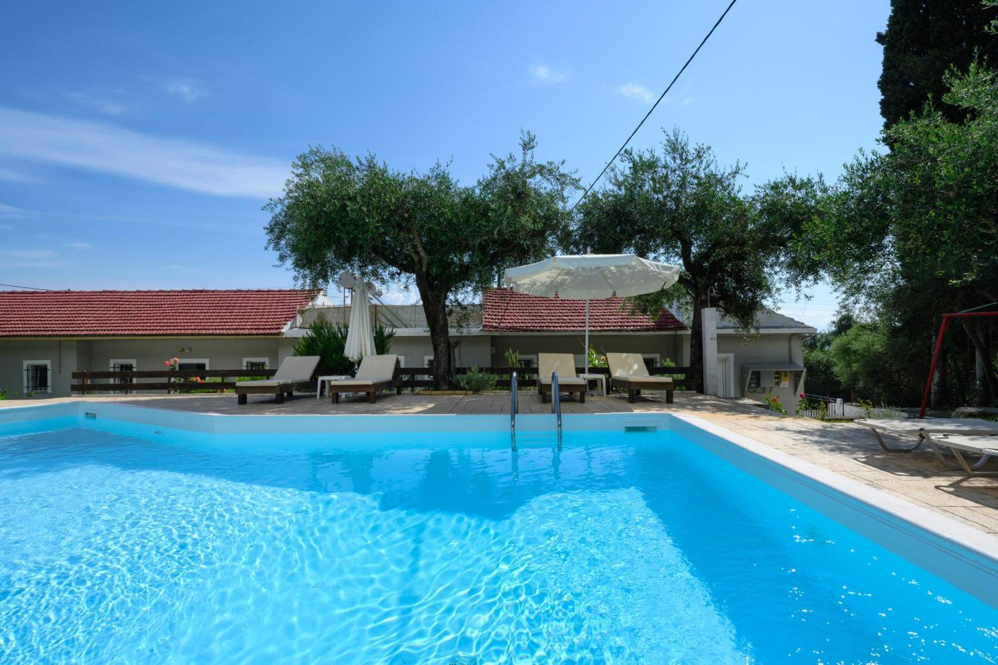 Olive Grove Poolside Apartments Benitses  Eksteriør bilde