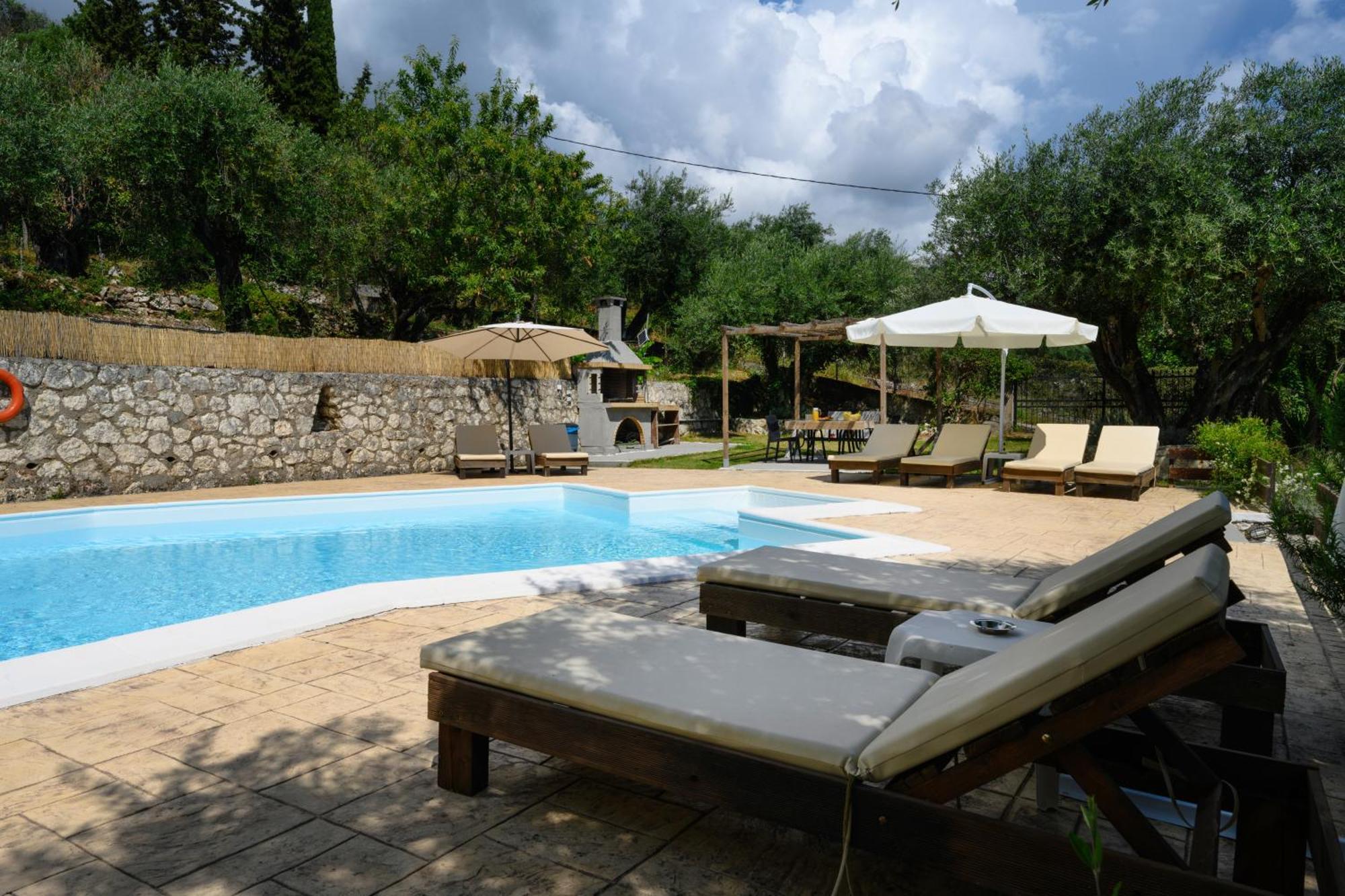Olive Grove Poolside Apartments Benitses  Eksteriør bilde