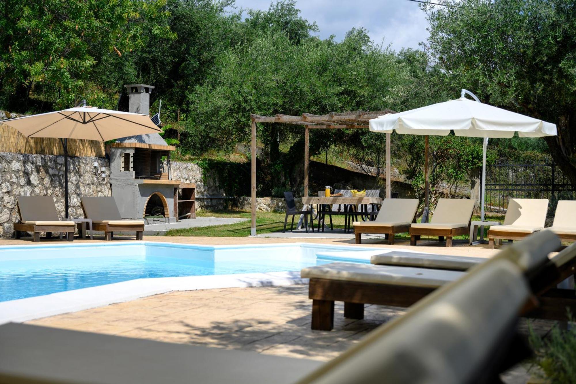 Olive Grove Poolside Apartments Benitses  Eksteriør bilde