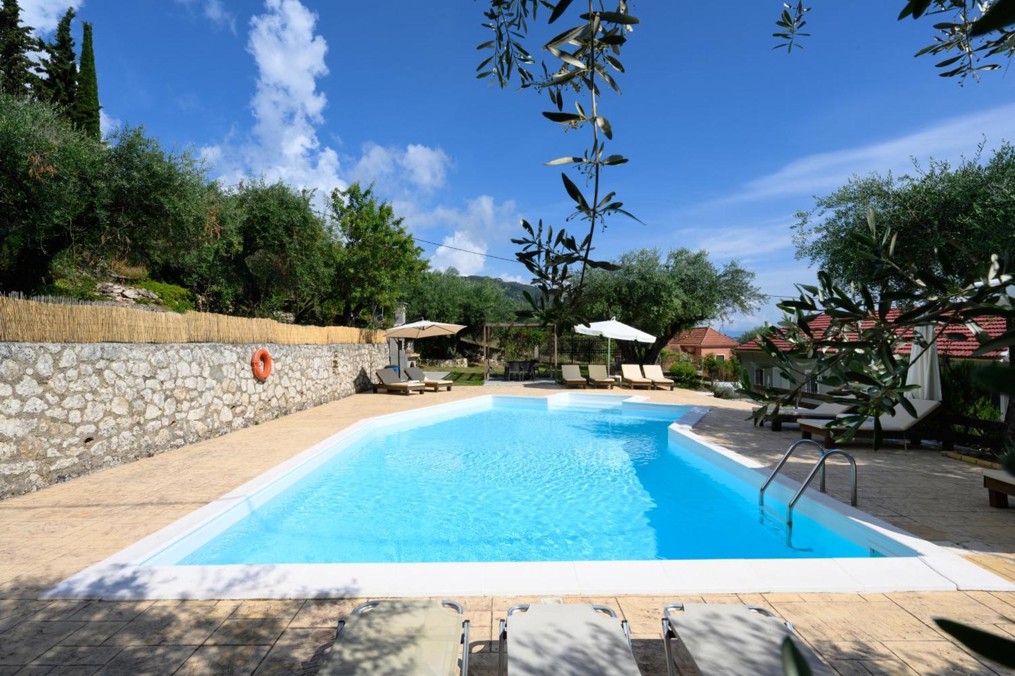 Olive Grove Poolside Apartments Benitses  Eksteriør bilde